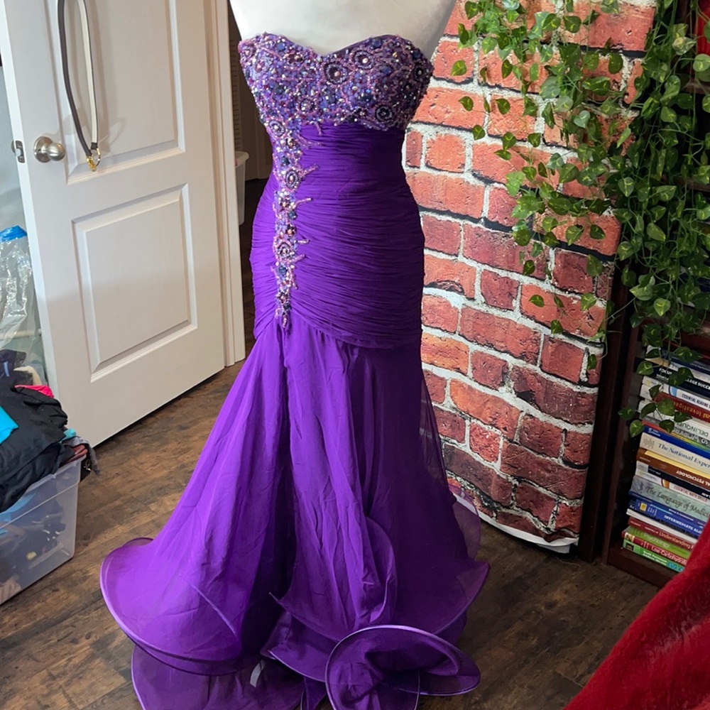 Giovani Formal ball gown dress size 2
